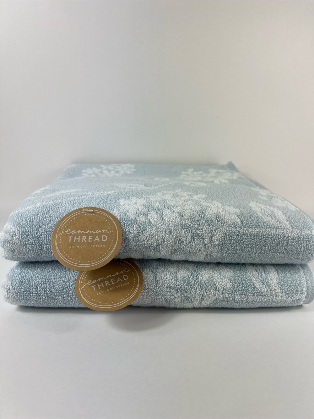 Common Thread Bath Towels Light Blue White Floral Zero TwistCotton 2 Pc NEW